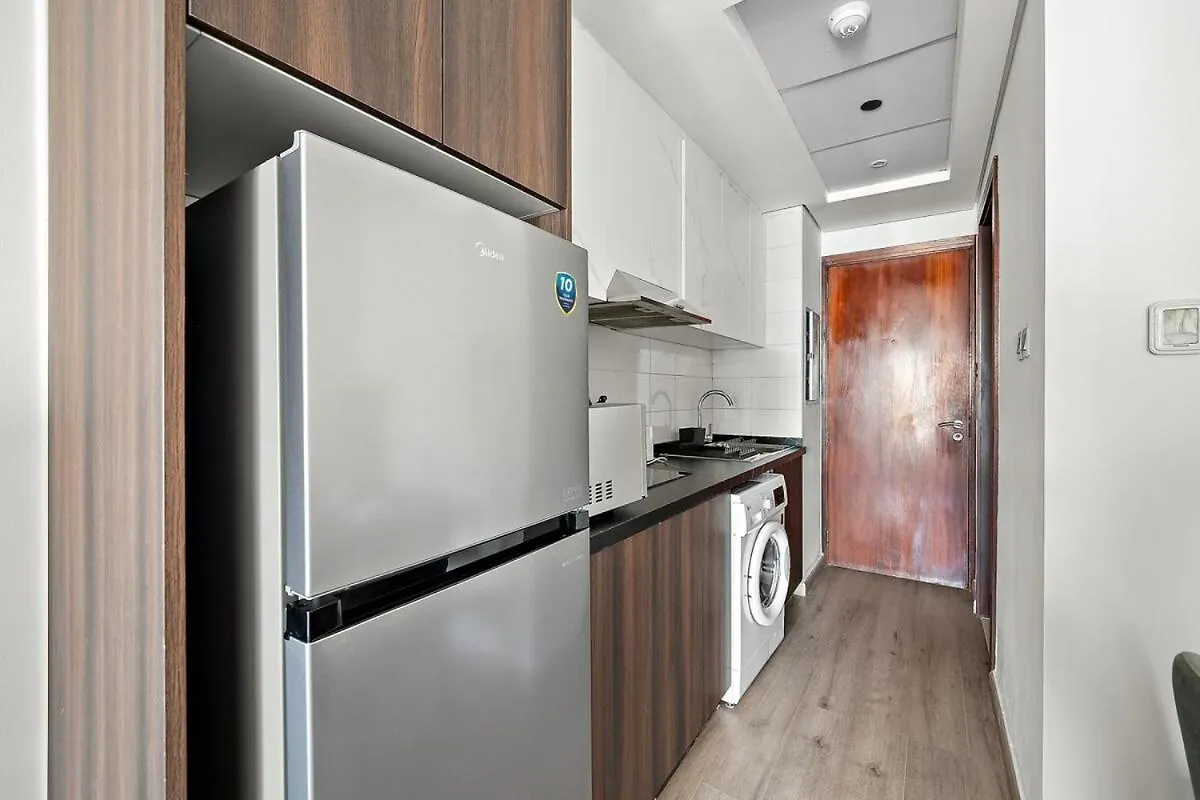 Stunning Lake View Apartment In Jlt Dubai United Arab Emirates