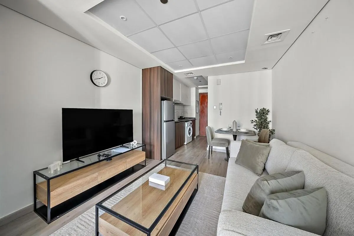 Stunning Lake View Apartment In Jlt Dubai 0*,